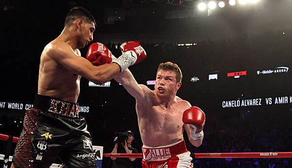 Saul Alvarez (r.) knockte in seinem letzten Kampf Amir Khan aus