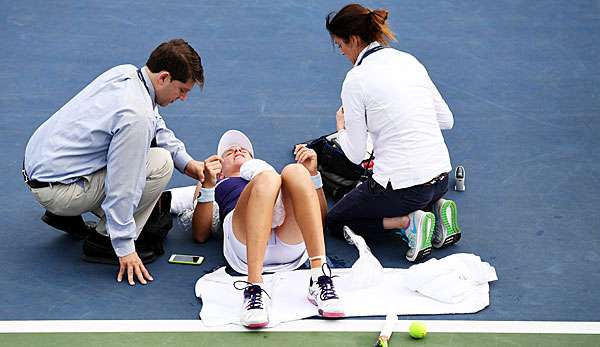 Johanna Konta wurde auf dem Platz behandelt
