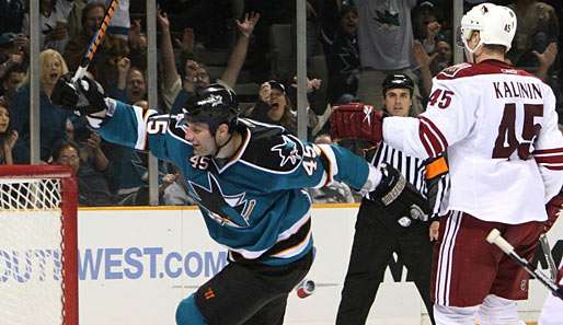 Jody Shelley traf für die San Jose Sharks zum zwischenzeitlichen 1:1-Ausgleich gegen Phoenix