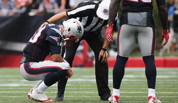 Wie schlimm ist es? Pats-Quarterback Jimmy Garoppolo musste mit einer Schulterverletzung raus