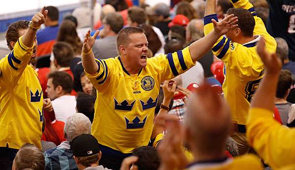 Schwedische Fans bejubeln den Sieg gegen Russland