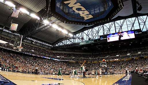 Über 70.000 Fans sahen die Halbfinalspiele des Final Fours im Ford Field von Detroit