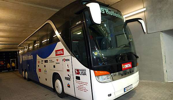 Der Mannschaftsbus darf ohne Nummernschild fahren
