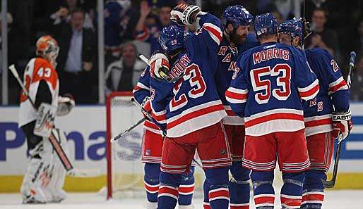 Die New York Rangers feiern Ryan Callahans 2:0 gegen die Philadelphia Flyers