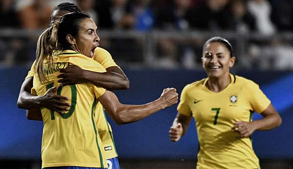 Brasiliens Frauen beim Torjubel gegen Frankreich