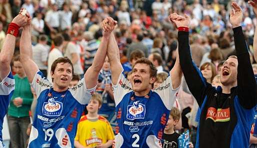 Die Champions-League-Plätze sind für Michael Kraus (Mitte) und den TBV Lemgo wieder ganz nah.
