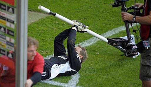 "Da ist das Ding!" Manuel Neuer nach dem Schlusspfiff wie weiland Oliver Kahn