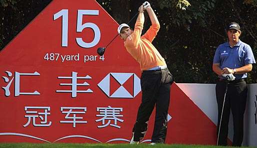 Oliver Wilson (li.) am Loch Nummer 15 in Shanghai