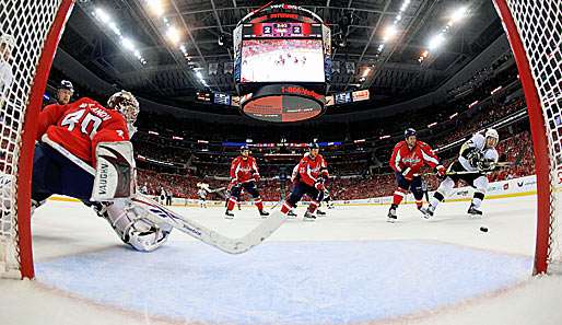 Der unglaubliche Save con Capitals-Goalie Warlamow gegen Penguins-Star Crosby