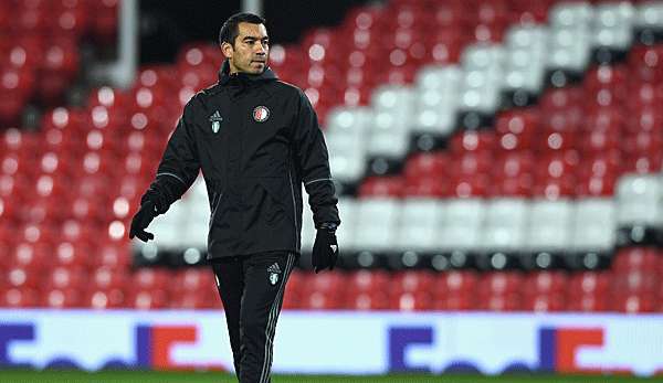 Giovanni Van Bronckhorst bleibt zwei weitere Jahre Trainer von Feyenoord Rotterdam