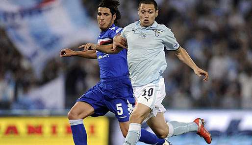 Sampdorias Pietro Accardi (l.) gegen Lazios Mauro Zarate