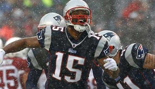 Freude bei Kelly Washington. Der Ex-Patriot läuft ab sofort für die Baltimore Ravens auf