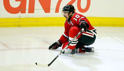 Patrick Sharp von den Chicago Blackhawks feiert sein siebtes Tor in den diesjährigen Playoffs