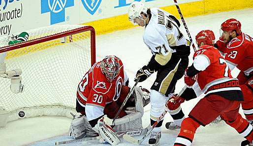 Penguins-Star Jewgeni Malkin hält nun gegen die Hurricanes bei sechs Toren und drei Assist