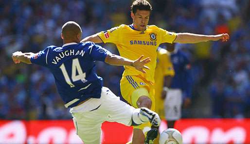 Ballack (r.) kam gegen Everton erst in der 61. Minute ins Spiel