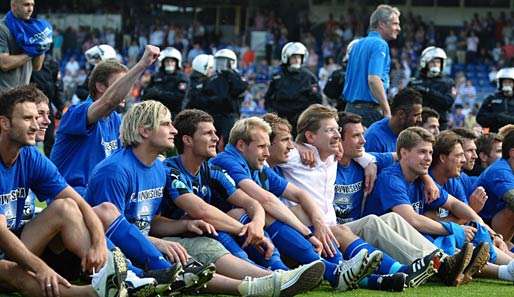 Paderborn stieg nach Relegation gegen Osabrück auf und müsste die Strafe verschmerzen können