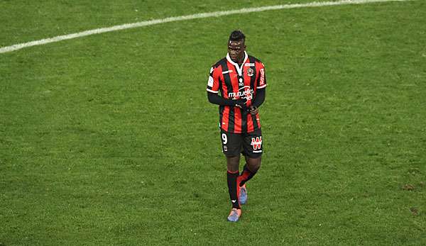 Mario Balotelli zieht sich den Unmut seiner Mitspieler zu