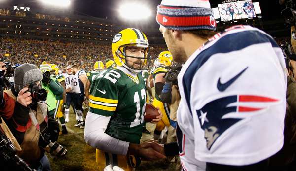 Rodgers (l.) nach dem letzten Duell mit Tom Brady im November 2014