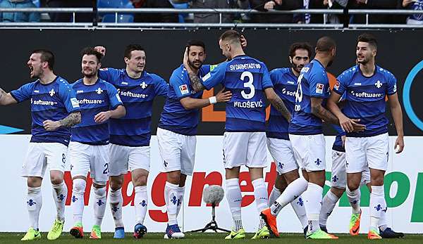 Darmstadt 98 läuft gegen Mainz 05 in Sondertrikots auf