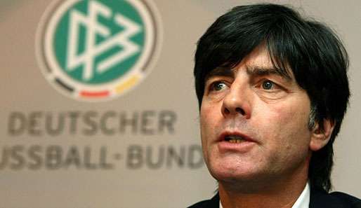 Joachim Löw schaut sich das Finale der U-21-EM zwischen Deutschland und England vor Ort an