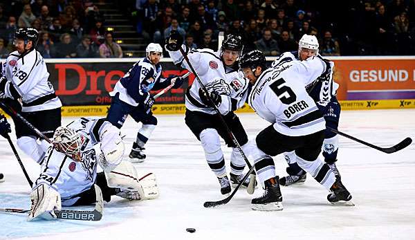 Die Thomas Sabo Ice Tigers im Spiel gegen die Hamburg Freezers