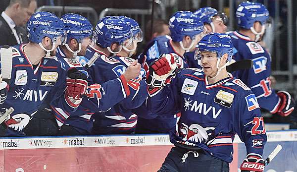 Die Adler Mannheim sind in der Play-off-Serie gegen die Eisbären Berlin mit 2:1 in Führung gegangen