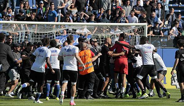 Beim Spiel zwischen Bastia und Lyon kam es zu gewaltsamen Ausbrüchen