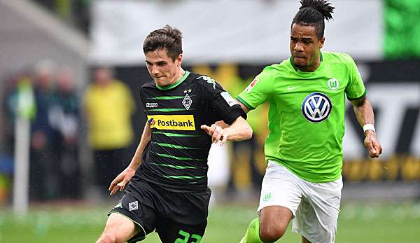 Daniel Didavi (r.) im Zweikampf gegen Jonas Hofmann