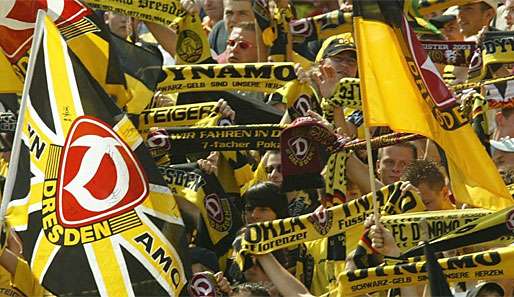 Ein Fahnenmeer wird den 1. FC Nürnberg beim Pokalspiel in Dresden erwarten