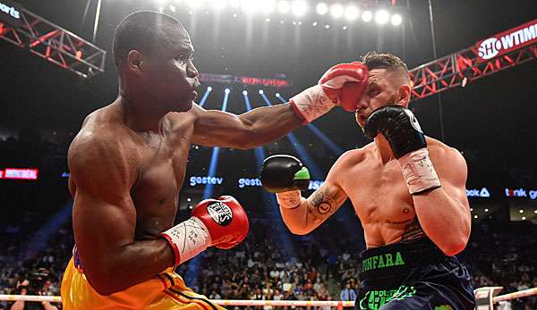 Zahlreichen harte Treffer von Adonis Stevenson führten zum technischen K.o. in der zweiten Runde