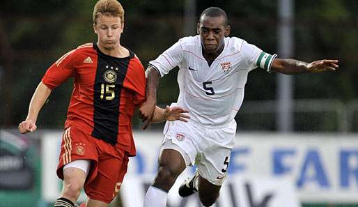 Alexander Riemann (l.) gegen den US-Amerikaner Amobi Akugo