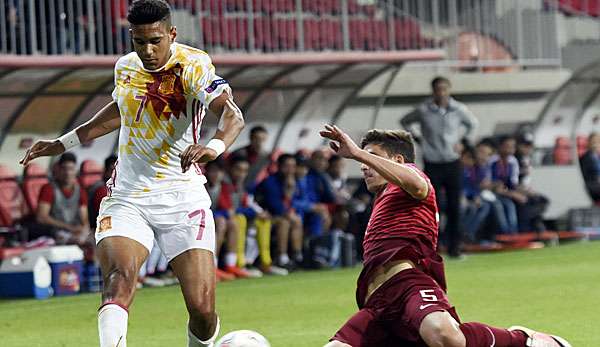 Auch für die spanische U17 war Jordi Mboula bereits am Ball