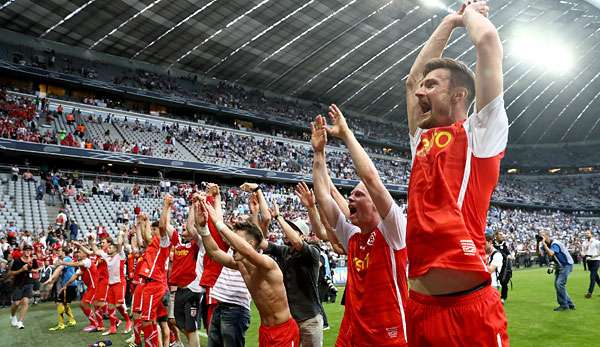 Die Regensburger gewannen die Relegation gegen 1860 München und stiegen in Liga 2 auf