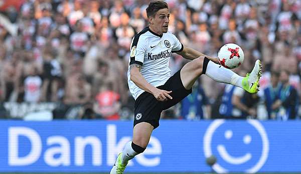 Bastian Oczipka hat nach medieeninformationen das Training der Eintracht verlassen