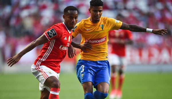 Ailton (r.) von Estoril Praia könnte zum VfB Stuttgart wechseln 