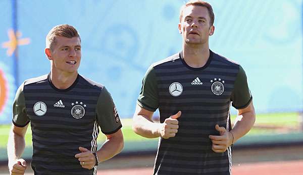 Mit Toni Kroos und Manuel Neuer wurden zwei Nationalspieler von der UEFA nominiert 