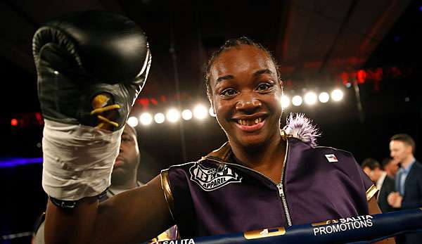 Claressa Shields schlägt Nikki Adler im WM-Kampf