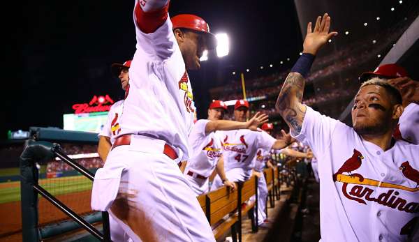 Yadier Molina (l.) feiert seinen Grand Slam mit den Teamkollegen