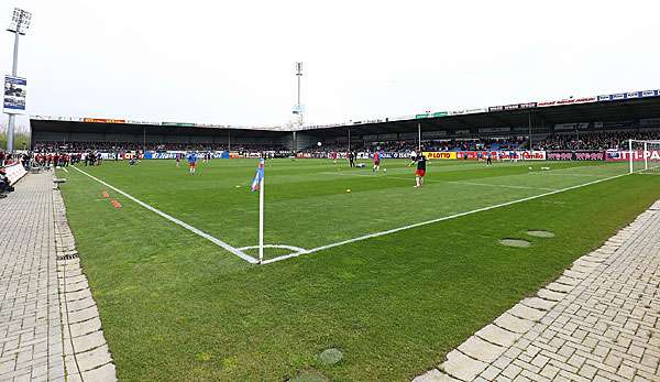 Verformte Bodenplatte im Holstein-Stadion