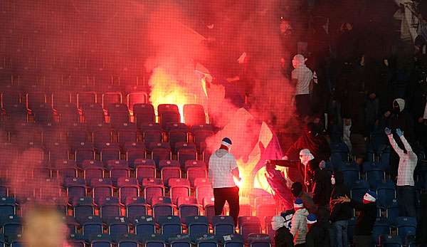 Rostocker Fans sorgten beim DFB-Pokalspiel gegen Hertha BSC Berlin für eine 15-minütige Spielunterbrechung