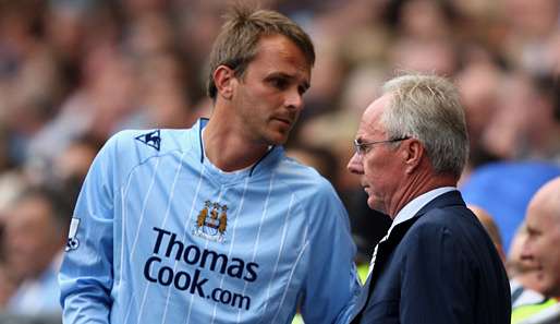 Dietmar Hamann (l.) war in der Saison 07/08 bei ManCity Spieler unter Coach Sven-Göran Eriksson