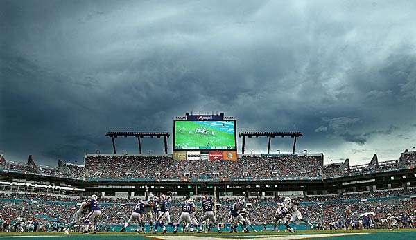 Die Miami Dolphins treffen womöglich schon am Freitag auf die Tampa Bay Buccaneers