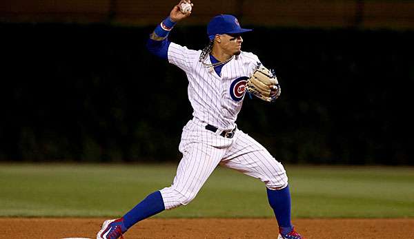 Javier Baez und die Cubs spielten erstmals überhaupt in der Regular Season bei Flutlicht am Freitag