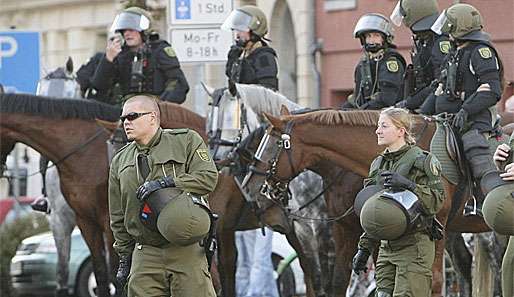 Mit einem großen Polizeiaufgebot gelang es, Randale rund um das Leipziger Derby zu verhindern