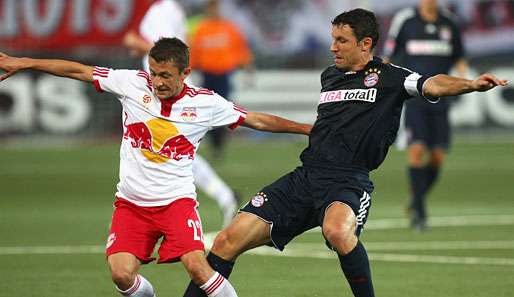 In der Vorbereitung trotzte Salzburg mit Sasa Ilic (l.) dem FC Bayern mit Mark van Bommel ein 0:0 ab