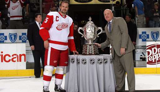 Der stellvertretende NHL-Commissioner Bill Daly (r.). Commissioner der Profiliga ist Gary Bettman