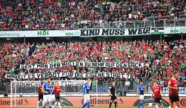 Martin Kind ist mit den Hannover-Ultras im Klinch