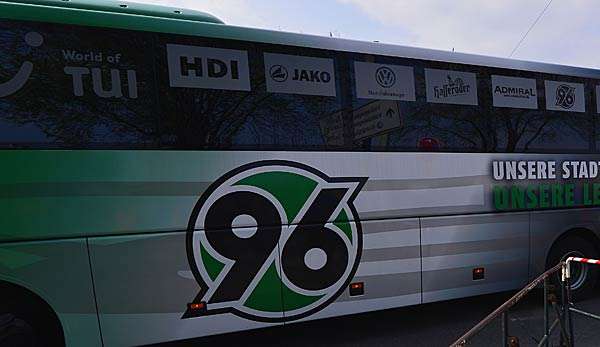 Der Hannoveraner Mannschaftsbus wurde vom Stau auf der A52 aufgehalten