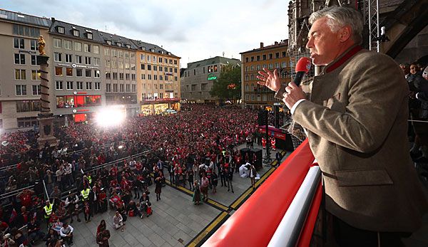 Pro Ancelotti Statement Bei Spiel In Berlin Spox