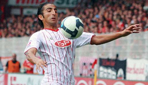 Hüzeyfe Dogan trägt bei Union Berlin das Trikot mit der Nummer zehn